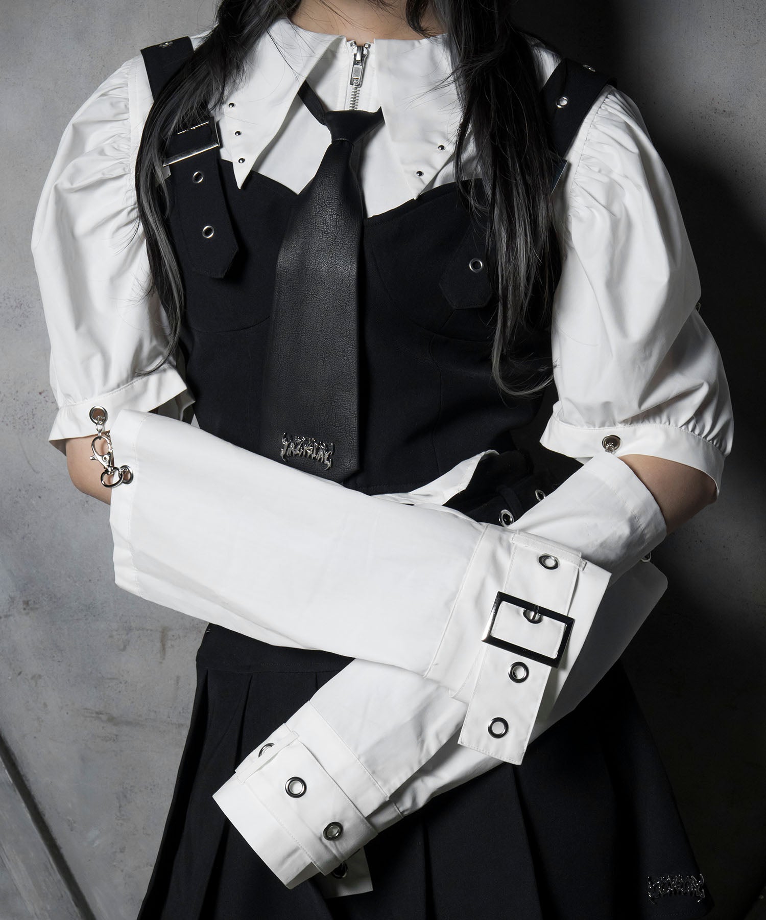 レザーネクタイシャツ