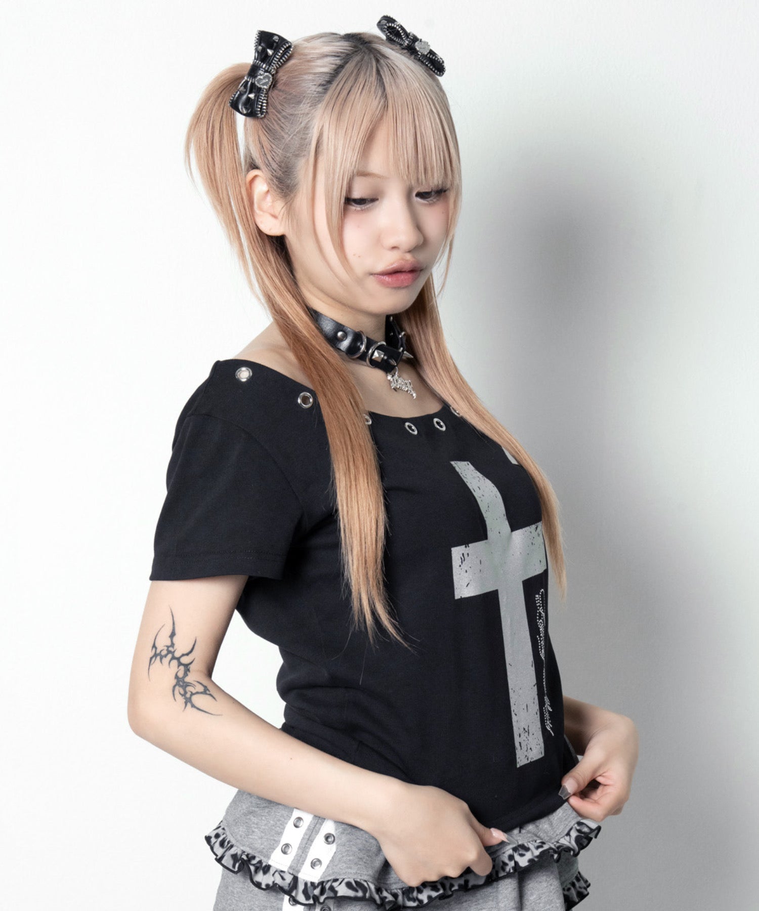 オフショルダープリントシャツ