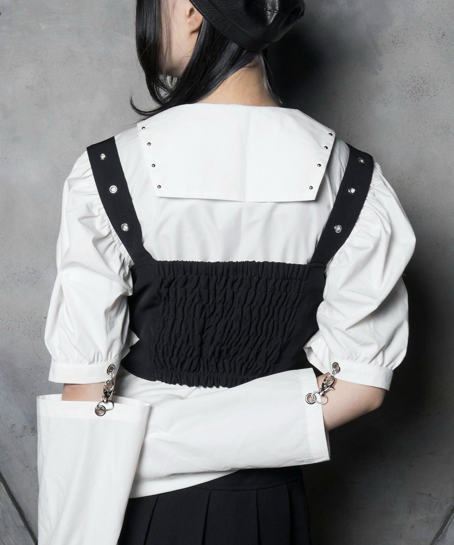 レザーネクタイシャツ