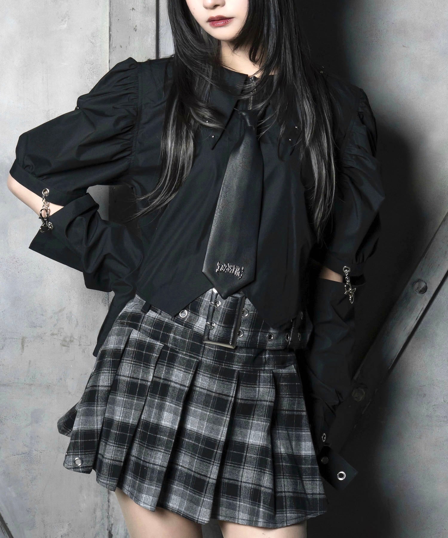 レザーネクタイシャツ