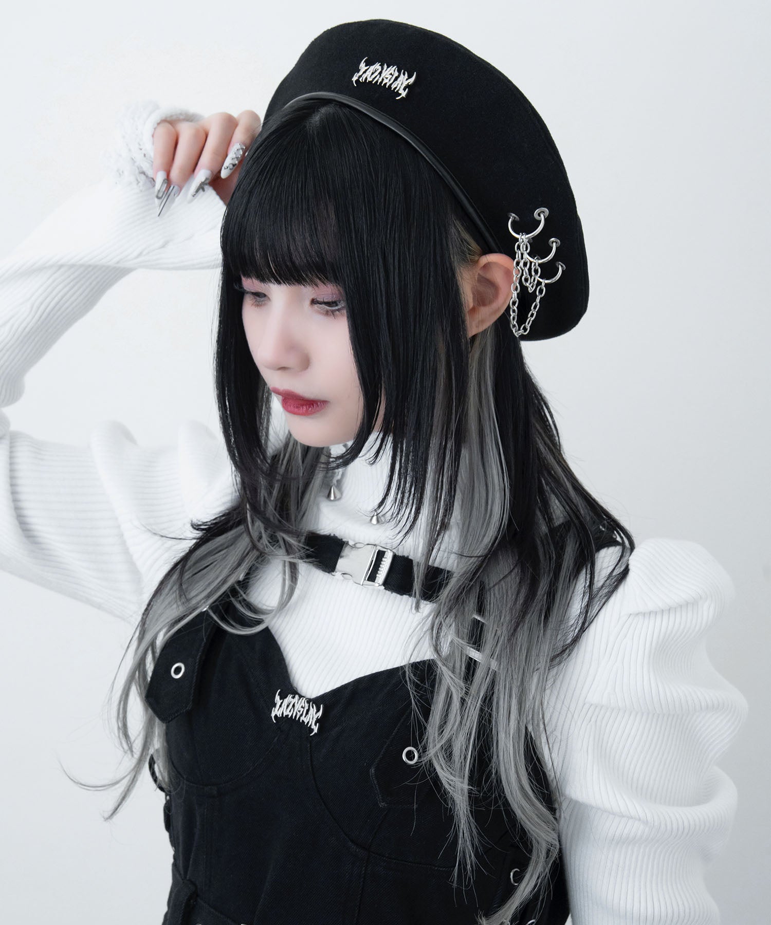 チェーンロゴベレー帽