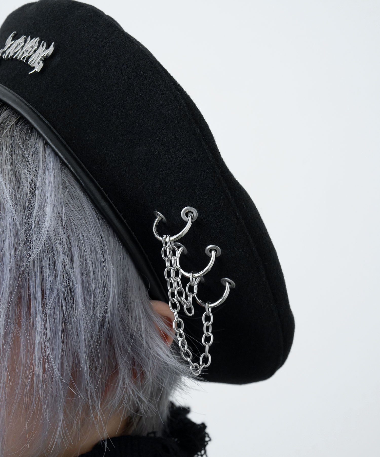 チェーンロゴベレー帽