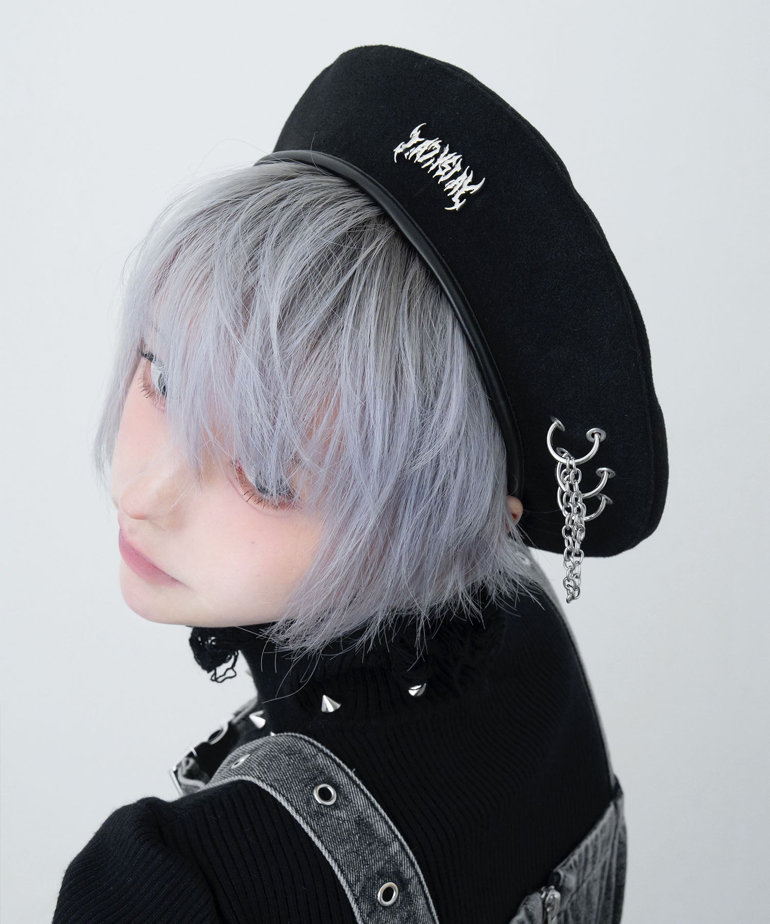 チェーンロゴベレー帽