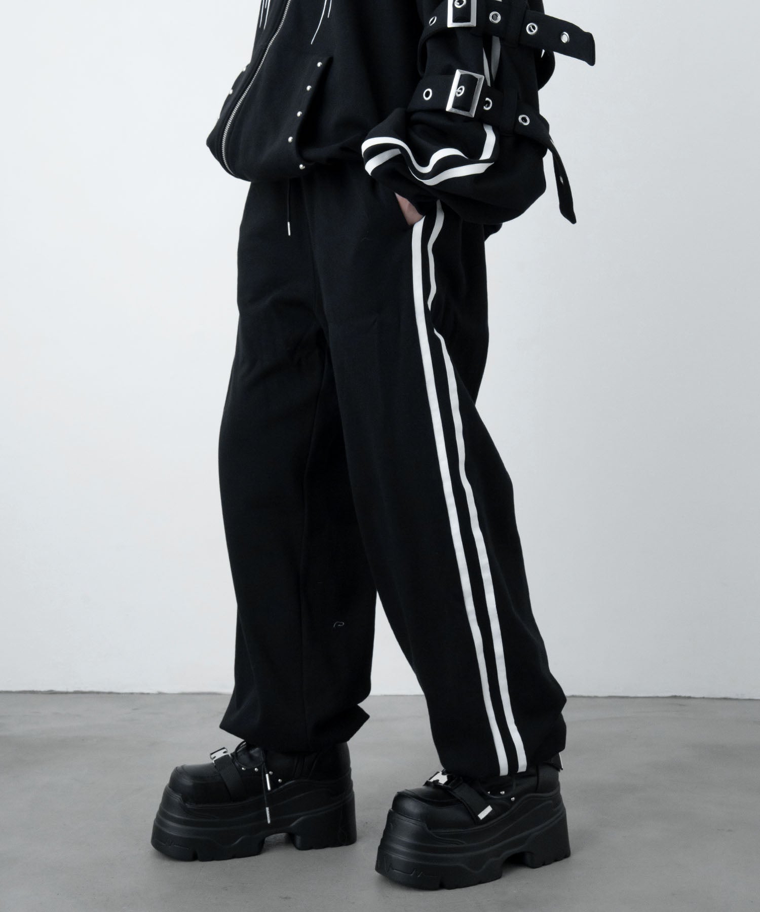 ラインスウェット