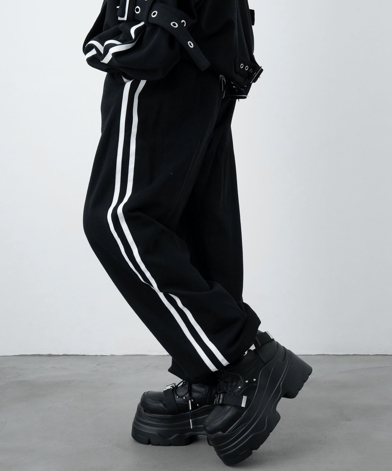 ラインスウェット