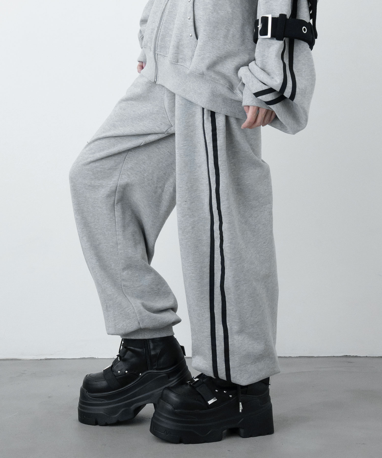 ラインスウェット