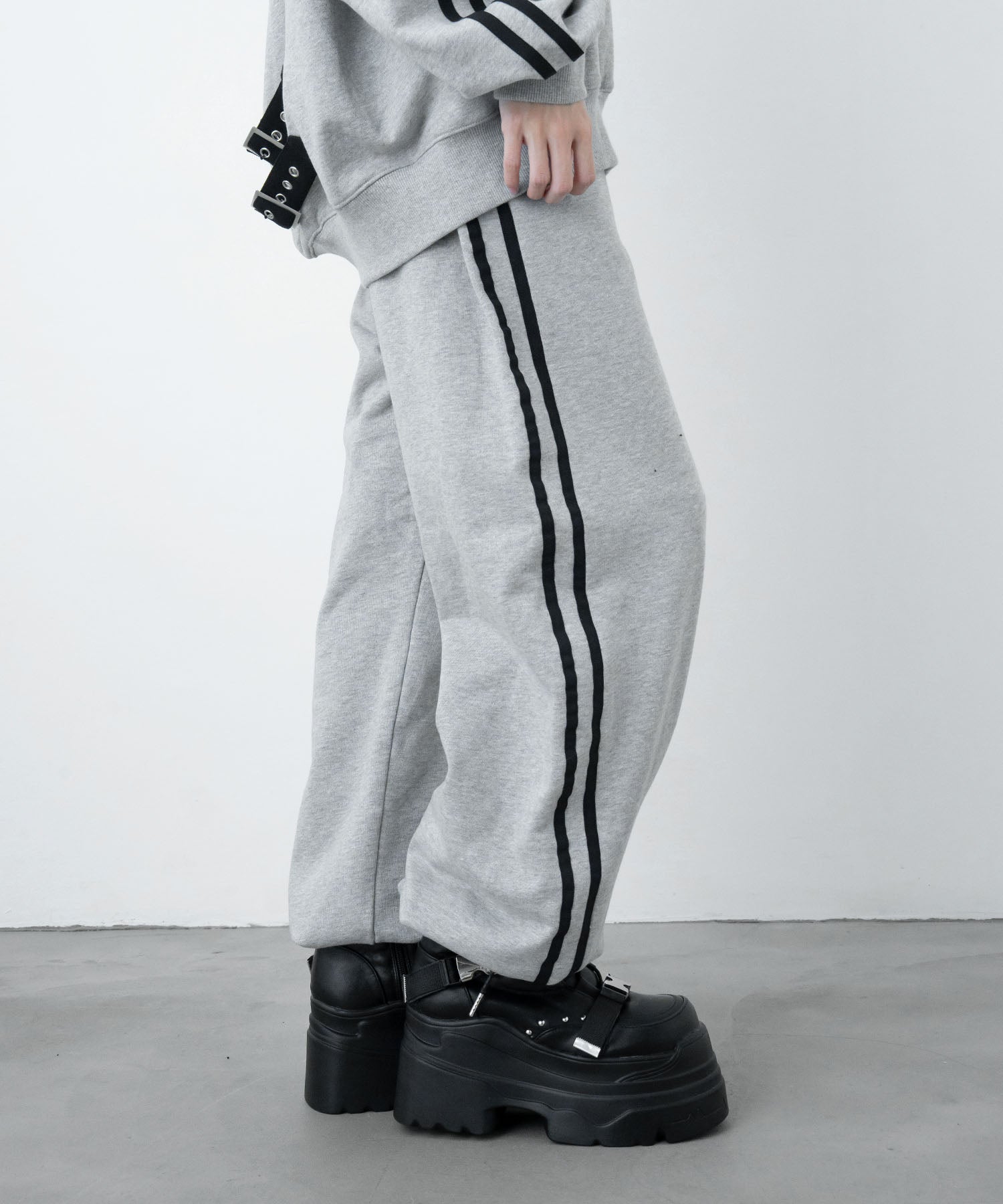 ラインスウェット